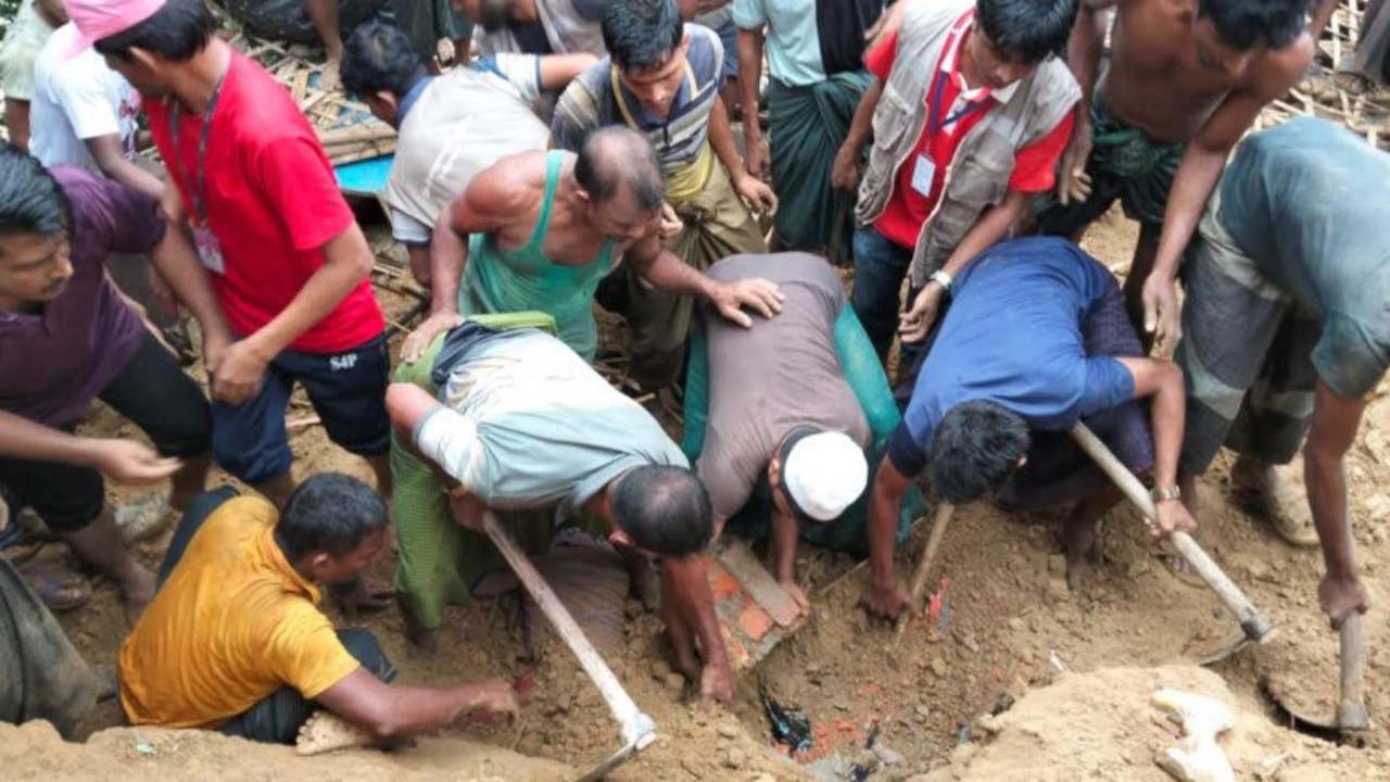 উখিয়ার রোহিঙ্গা ক্যাম্পে পাহাড়ধসে নিহত বেড়ে ৮