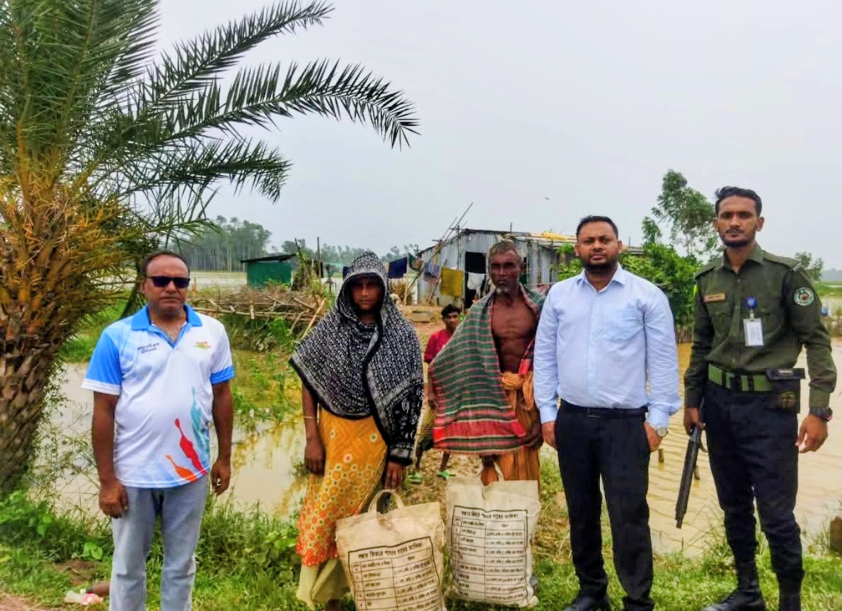 চুনারুঘাটের বন্যার্ত মানুষের পাশে দাঁড়ালেন ইউএনও গালিব চৌধুরী
