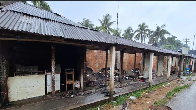 সিলেটে ঋণের টাকায় গড়া ব্যবসা পুড়ল আগুনে, পরিবার নিয়ে চরম অনিশ্চয়তায় ব্যবসায়ীরা সিলেটে ঋণের টাকায় গড়া ব্যবসা পুড়ল আগুনে, পরিবার নিয়ে চরম অনিশ্চয়তায় ব্যবসায়ীরা