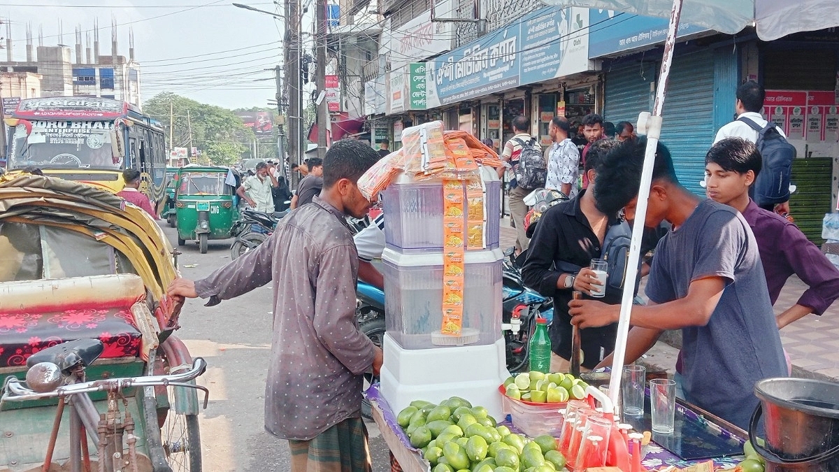 ভ্যাপসা গরমে হাঁসফাঁস সিলেট, বৃষ্টির অপেক্ষায় মানুষ