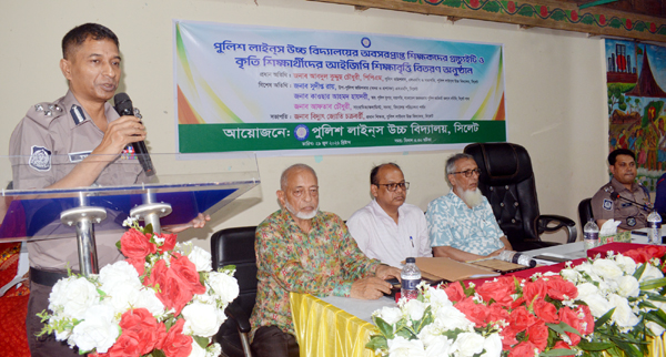 শিক্ষকরা সমাজের আলোকবর্তিকা: এসএমপি কমিশনার