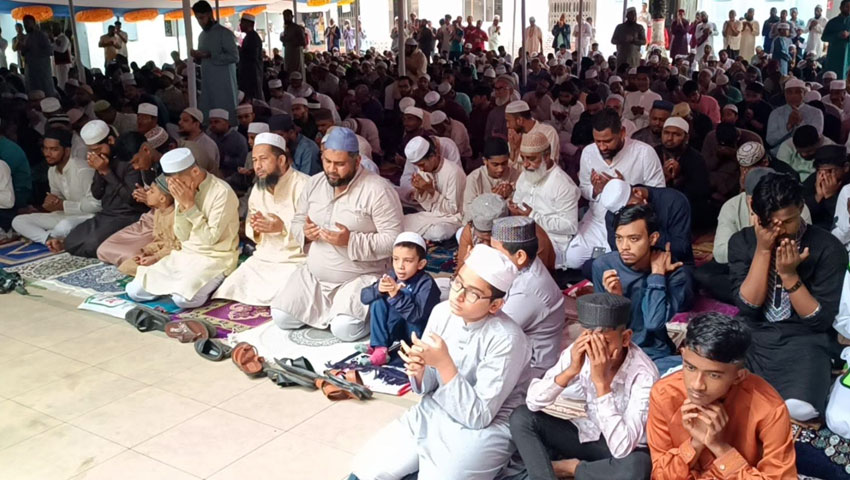 সিলেটে ২ হাজার ৭০৬টি ঈদগাহ ও মসজিদে ঈদের জামাত অনুষ্ঠিত সিলেটে ২ হাজার ৭০৬টি ঈদগাহ ও মসজিদে ঈদের জামাত অনুষ্ঠিত