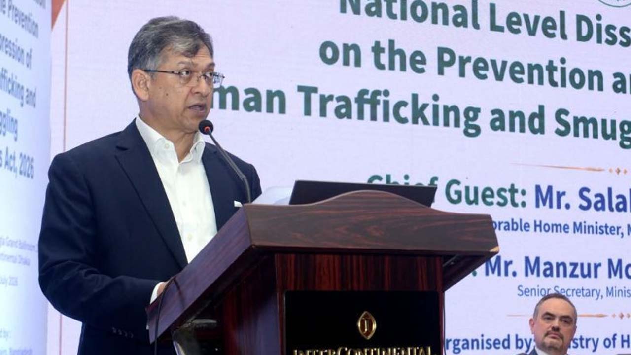 পাচার ও প্রযুক্তির অপব্যবহার রোধে নতুন আইন কার্যকর ভূমিকা রাখবে: স্বরাষ্ট্রমন্ত্রী