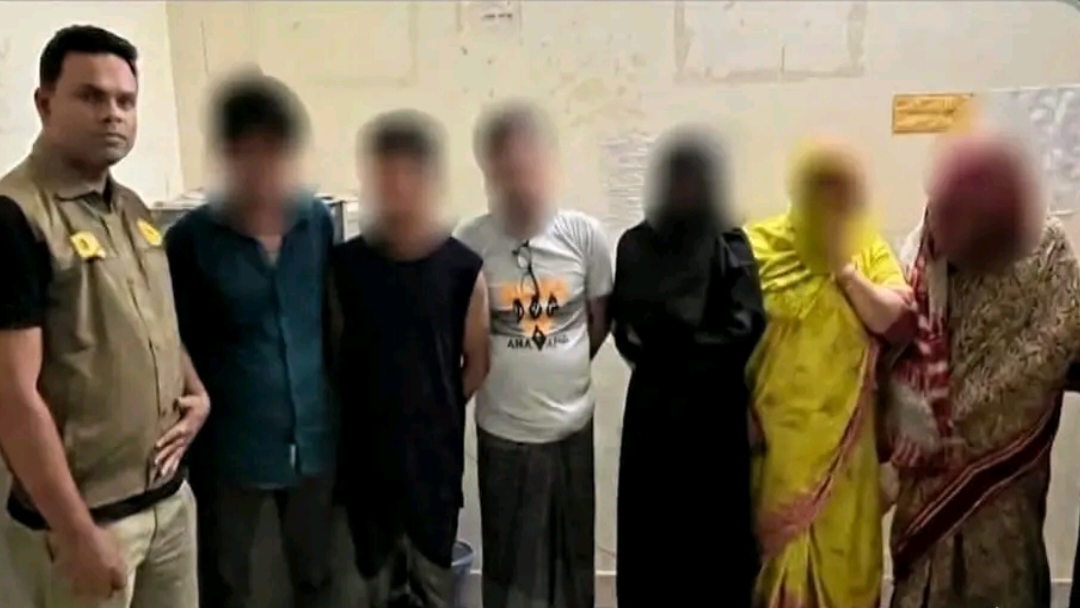 তালতলায় দুটি হোটেল সিলগালা আটক ৬