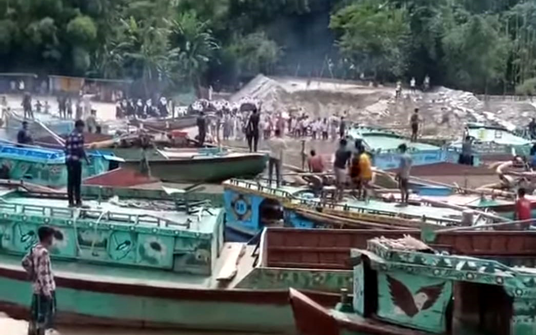 গোয়াইনঘাটে ভাঙনের মুখে ভিটেমাটি, কাঠগড়ায় প্রশাসন ও সিন্ডিকেট