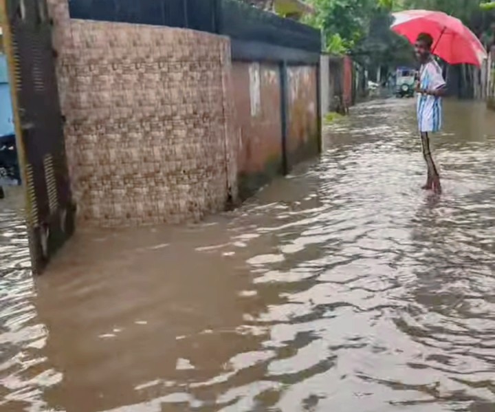 বাহুবলের ইসলামাবাদ আবাসিক এলাকার জনপথ এখন নদীতে রূপান্তরিত