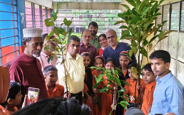 ব্র্যাক শিক্ষা কর্মসূচির উদ্যোগে জৈন্তাপুর উপজেলার প্রাথমিক বিদ্যালয়গুলোতে বৃক্ষরোপন কর্মসূচি