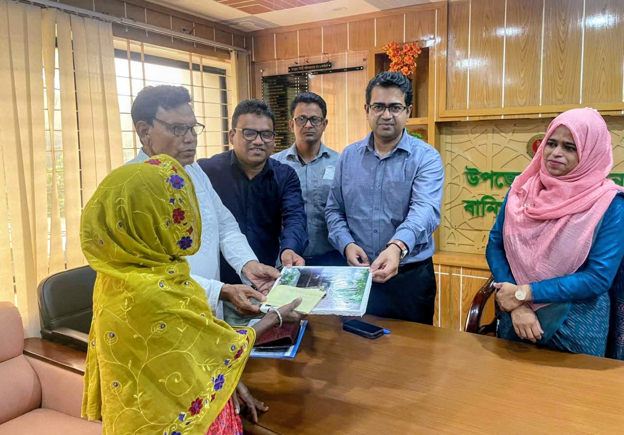 বানিয়াচং এ বজ্রপাতে নিহত ও আহতদের ও ভিক্ষুক পুনর্বাসন সহায়তার চেক বিতরণ
