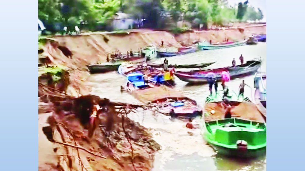পুলিশ-প্রশাসন ও বিএনপি-আ.লীগ নেতারা একাট্টা, বালু লুটের মহোৎসব, সবার মুখ বন্ধ
