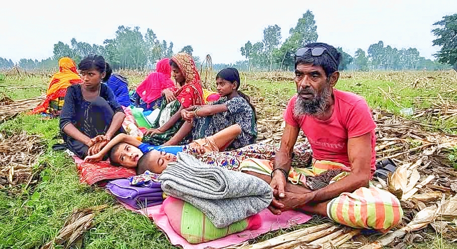 ঠাকুরগাঁও সীমান্তে শূণ্যরেখা থেকে ১১ ব্যক্তিকে সরিয়ে নিল বিএসএফ ঠাকুরগাঁও সীমান্তে শূণ্যরেখা থেকে ১১ ব্যক্তিকে সরিয়ে নিল বিএসএফ