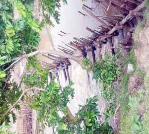 করাঙ্গী নদীতে বাঁধ নির্মাণ, ক্ষতিগ্রস্ত হচ্ছেন কৃষকরা