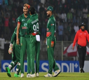তাসকিনের আঘাতের পর বৃষ্টির হানা