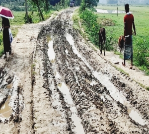 জগন্নাথপুরে ঠিকাদারের অবহেলায় রাস্তার বেহাল দশা, জনভোগান্তি চরমে