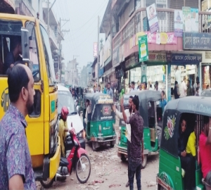 কমলগঞ্জে আরসিসি কাজে চলছে অনিয়ম বাজারে দুর্ভোগ চরমে