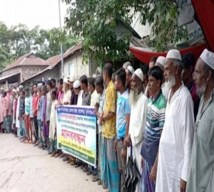 জামালগঞ্জে প্রধান শিক্ষকের অনিয়ম-দুর্নীতির বিরুদ্ধে মানববন্ধন