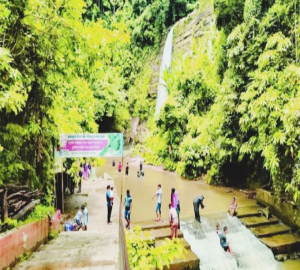 মাধবকুণ্ডে ভরা মৌসুমেও দর্শনার্থী কম