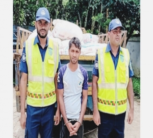ছাতকে ৫০ বস্তা ভারতীয় চিনি জব্দ, চালক আটক