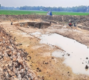 বালু ব্যবসায়ীর দখলে পাঁচ একর জমি