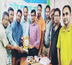 সাংবাদিক জাবেদ এমরানকে স্বাদ এন্ড কোং এর সম্মাননা প্রদান