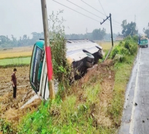 শায়েস্তাগঞ্জে সিলেটগামী যাত্রীবাহী বাস খাদে, আহত ১০