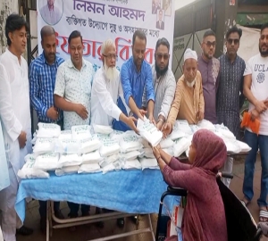 ১নং ওয়ার্ড বিএনপির সহ-সাংগঠনিক সম্পাদক লিমন আহমদ’র উদ্যোগে ইফতার বিতরণ