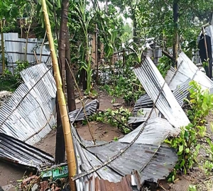 মোখা তাণ্ডব: কক্সবাজারে ২ হাজার ঘরবাড়ি বিধ্বস্ত
