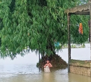 সুরমা নদীর পানি বিপৎসীমা ছুঁই ছুঁই