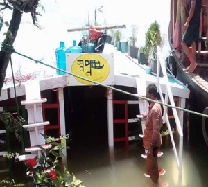 পর্যটকসহ টাঙ্গুয়ার হাওরে ডুবল প্রমোদতরী