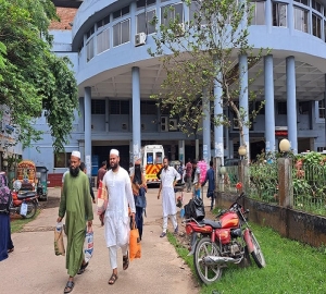 মৌলভীবাজার ২৫০ শয্যা হাসপাতালে চিকিৎসক সংকট, ফেরত যাচ্ছেন অনেক রোগী