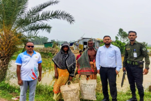চুনারুঘাটের বন্যার্ত মানুষের পাশে দাঁড়ালেন ইউএনও গালিব চৌধুরী