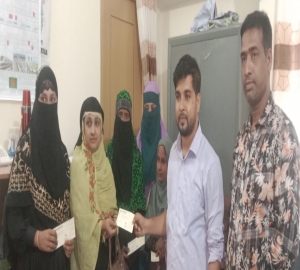 ছাতকে খামারিদের মধ্যে ভেড়া ও ছাগলের ঘর নির্মানের চেক হস্তান্তর 