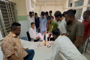 জাউয়াবাজারে টর্চলাইট জ্বালিয়ে সংঘর্ষ, সংসদ সদস্যসহ আহত অর্ধশত