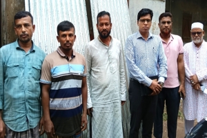 মাধবপুরে অগ্নিকাণ্ডে ক্ষতিগ্রস্ত পরিবারকে টিন ও আর্থিক সহায়তা প্রদান