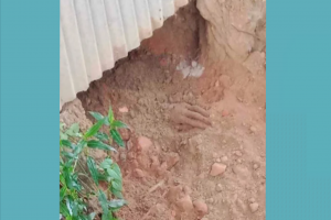 হ ত্যা করে ঘরের মেঝেতে পুঁতে রাখা ছিল লা শ