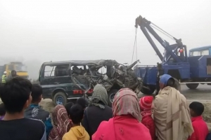 হজ্ব করে বাড়ি ফেরার পথে সড়ক দু র্ঘ ট না শিশুসহ ৩ জন নি হ ত, আ হ ত ৬