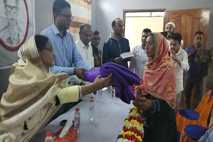 মধ্যনগরে এস পি রায় ফাউন্ডেশনের উদ্যোগে শীতবস্র বিতরণ