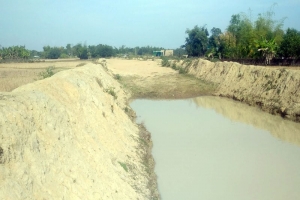 মনু নদের প্রকল্পের সাড়ে ৪ বছরেও কাটেনি জ ন দু র্ভো গ