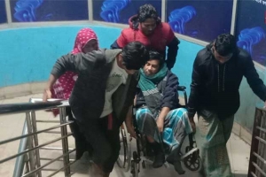 হাসপাতালের লিফট চালু না হওয়ায় দুর্ভোগে রোগী ও স্বজনেরা