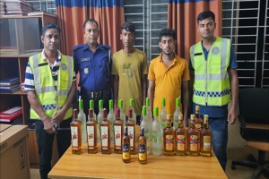 মাধবপুরে ভারতীয় মদসহ আটক ২