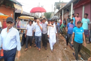 মাধবপুরে সং ঘ র্ষে ব্যবসায়ীদের সর্বস্ব লু ট