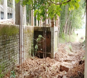 বড়লেখায় প্রবাসীর উদ্যোগে নির্মিত   মসজিদের সিমানা প্রাচীর কাজে বাঁধা