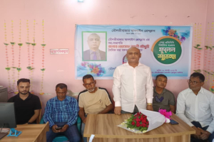 মৌলভীবাজার অনলাইন প্রেসক্লাব এর সহ-সভাপতি সেরা প্রতিনিধি নির্বাচিত হওয়ায় ফুলেল শুভেচ্ছা প্রদান