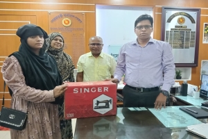 মাধবপুরে সেলাই মেশিন বিতরণ