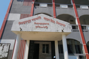 বছরের শেষ সময়েও বাংলা বই পায়নি শিক্ষার্থীরা: দায় এড়াচ্ছে কর্তৃপক্ষ