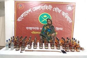 মাধবপুরে সেনা অভিযানে মদসহ নারী আটক