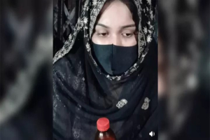 চুনারুঘাটে বিয়ের দাবিতে ‘প্রেমিকের’ বাড়িতে তরুণীর অনশন