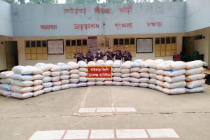 সুনামগঞ্জ সীমান্তে বিপুল পরিমাণ ভারতীয় চিনিসহ অবৈধ পণ্য জব্দ
