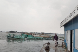 তাহিরপুরে জনতার চাপের মুখে বিআইডব্লিউটিএ’র টুল আদায় বন্ধ