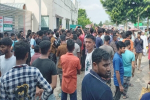 মাধবপুরে বেতনের দাবিতে মহাসড়ক অবরোধ