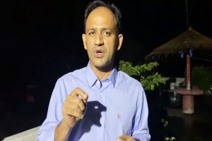 মেয়ের বাড়িতে ইফতার দেওয়া বন্ধের অনুরোধ ব্যারিস্টার সুমনের